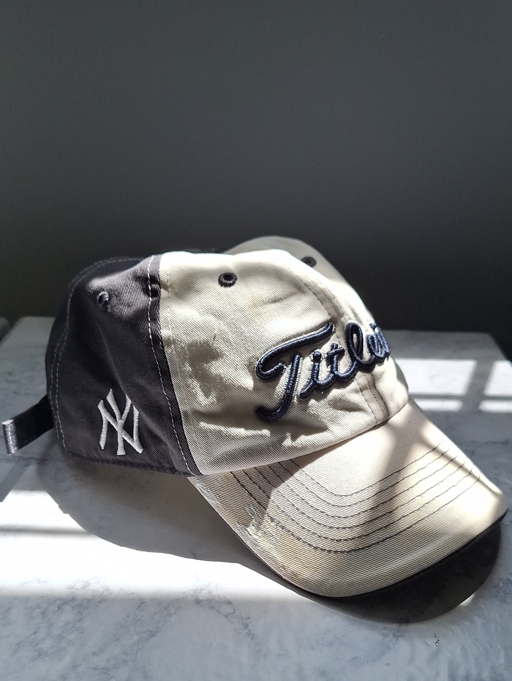 Titleist Two-Tone Cap in Cream & Charcoal